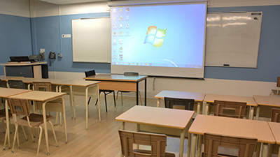 UQAM University’s Psychology Clinic classroom where Matrox Monarch HD streaming and recording appliance is used as a lecture capture system.